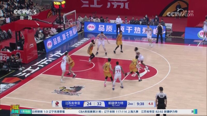 他精於背身